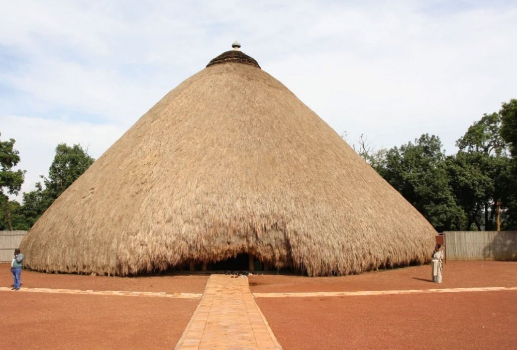 Cánh cổng dẫn đến thế giới vô hình ở Uganda được mở lại